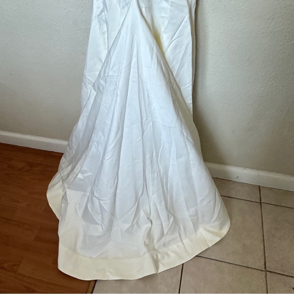 HOUSE OF CB 'Emilie' Off White Satin Mermaid Bridal Gown NWOT size L - Picture 3 of 15